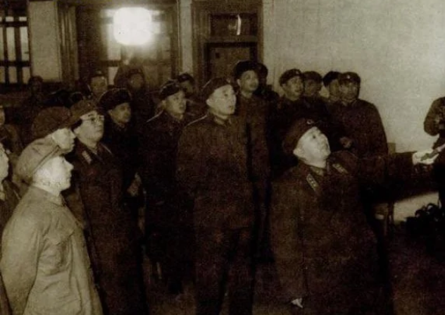 “雷公爷”刘亚楼顶撞毛泽东，毛主席却说：他说了算吧，我管不了