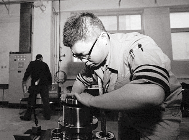 9年前，那个高考660分从北大退学读技校的周浩，如今怎么样了？