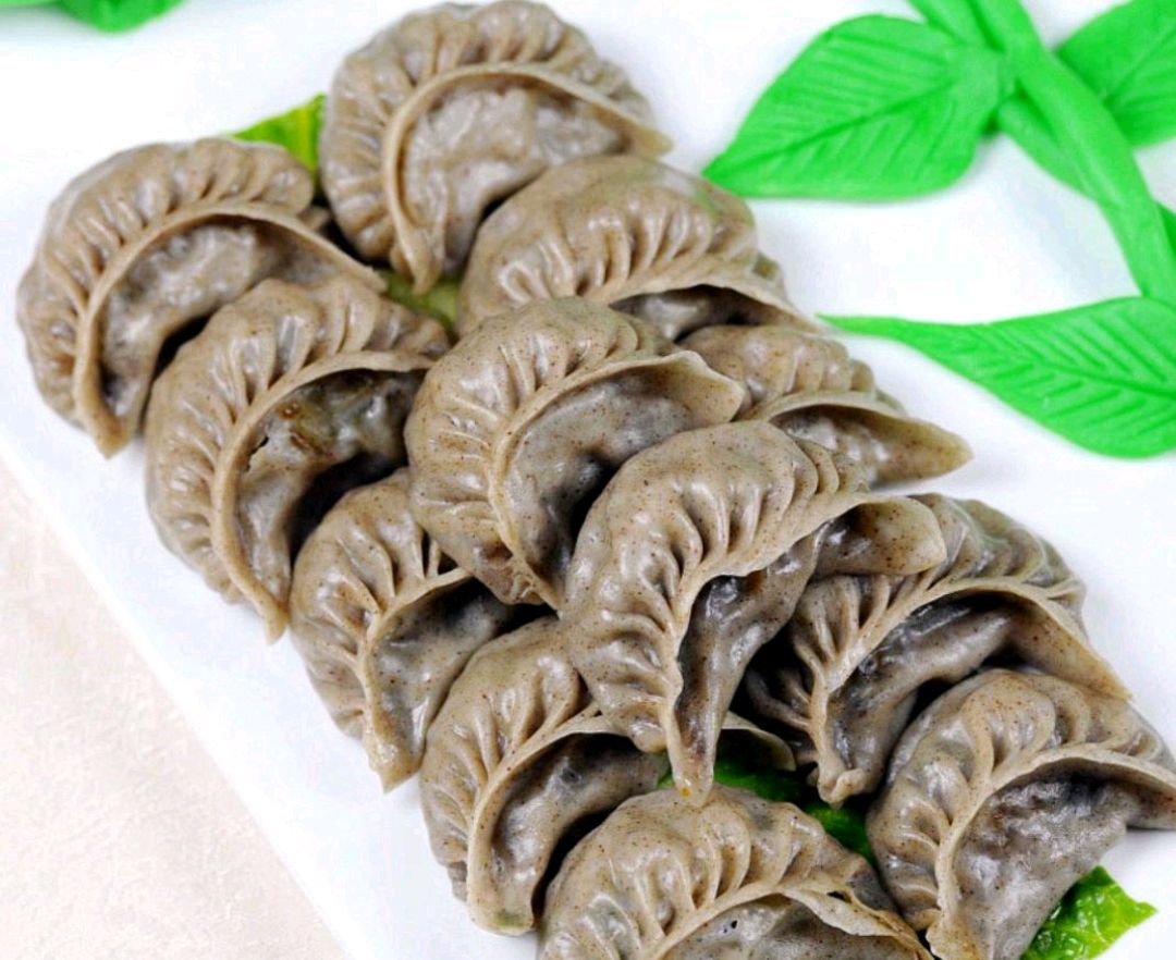 蒸饺的面怎么和(豆腐做馅红薯面做蒸饺皮,要想蒸饺好吃,做对这几步,馅