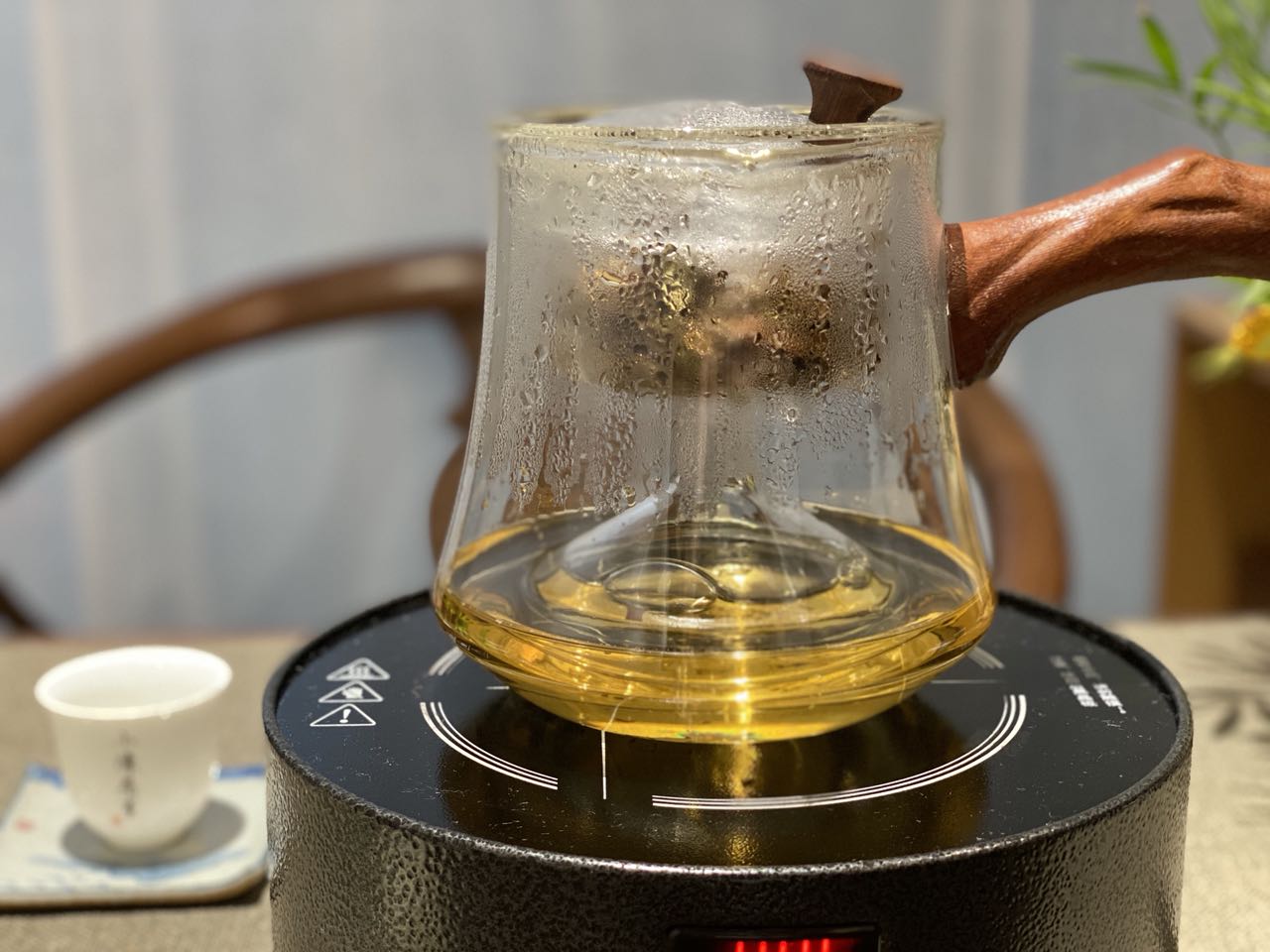 小雪天，带你看清煮茶与蒸茶的区别，来一杯好喝的老白茶暖身吧
