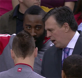 哈登:让我我听听你在说啥老大:残忍,吓死我了打球就打球,老哥你俩掏啥