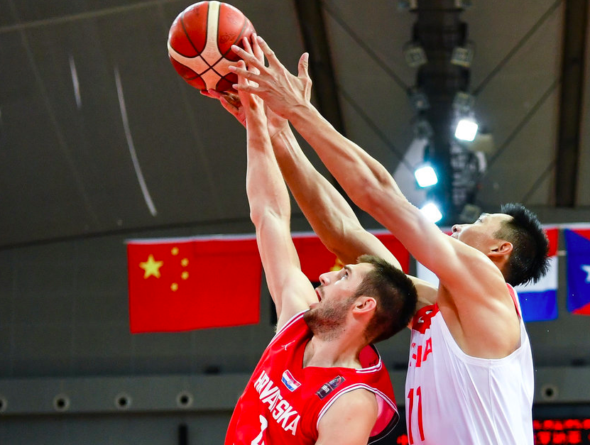 中国队世界杯血染赛场（中国队魂如此表率太震撼，血染赛场，易建联还得提防一点）