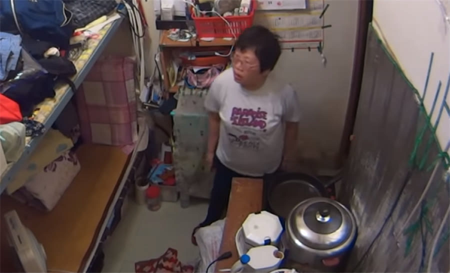 59岁香港阿姨住7年劏房，在6㎡的蜗居中努力生活，网友：太难了