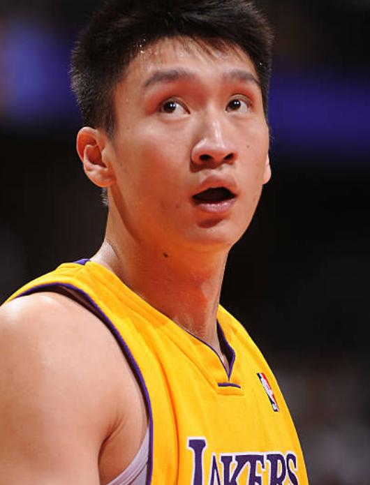 孙悦为什么没有在nba颁奖(男篮首位CBA NBA总冠军，收获无数荣誉遭雪藏，孙悦-传奇永不落幕)