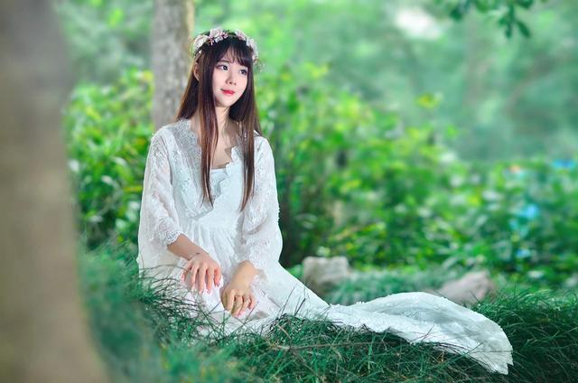 得意忘形，女孩发朋友圈炫耀新车后，弟弟：姐，妈说你的就是我的
