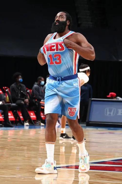 最强nba荣耀球员有哪些（现役最强NBA球员到底花落谁家？）