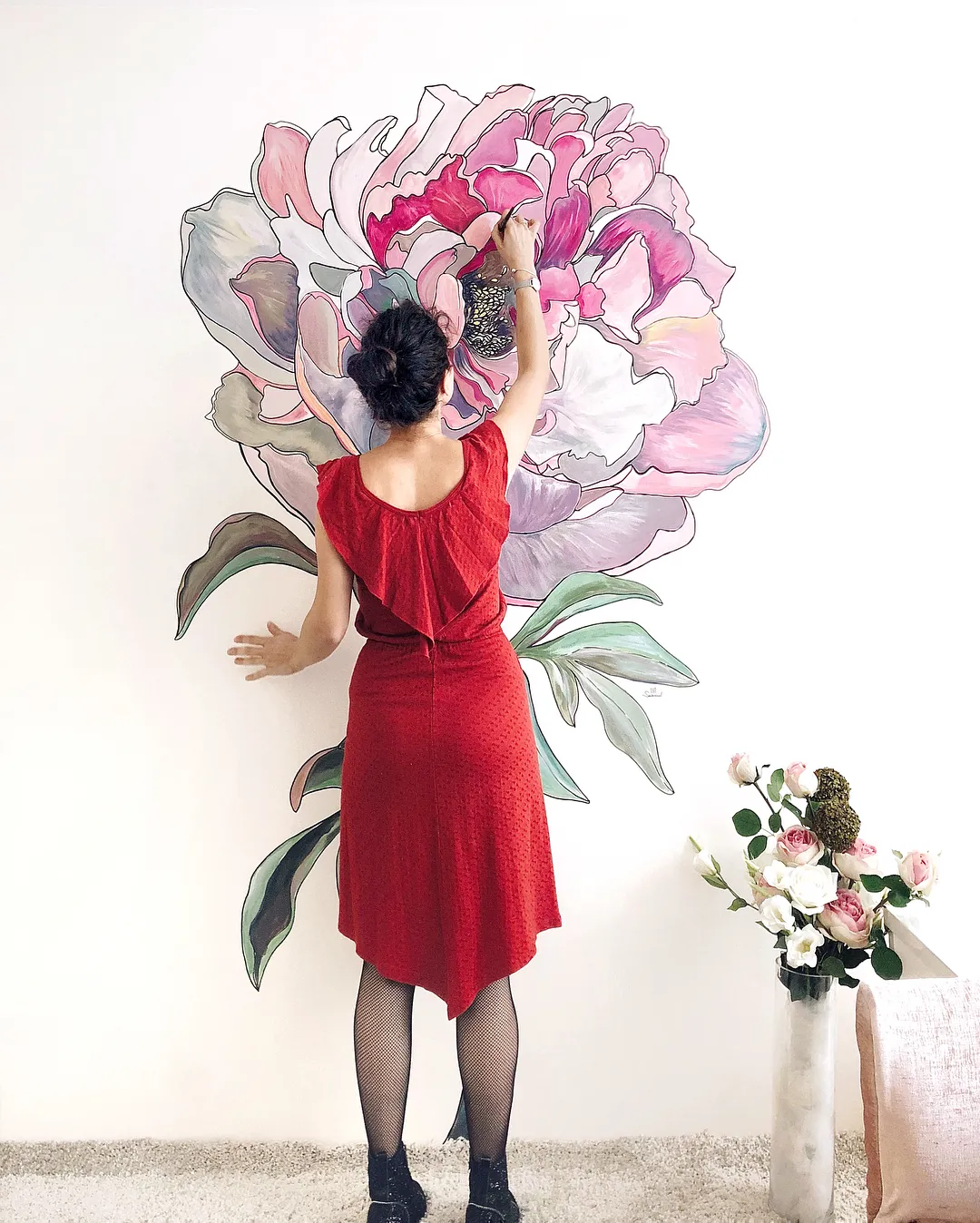 这手绘花卉效果太让我震撼！看完她画的墙绘，我想住在她家不走了