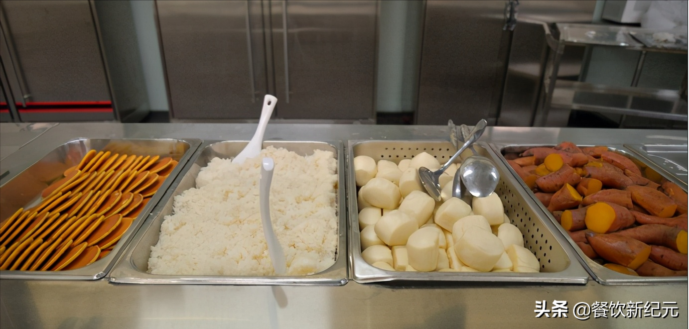 看完南方大学的食堂，再看北方大学的食堂，网友：差距真大啊