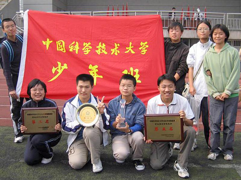 天才少年15岁被985大学录取，毕业直接是硕士，参加中考为陪同学