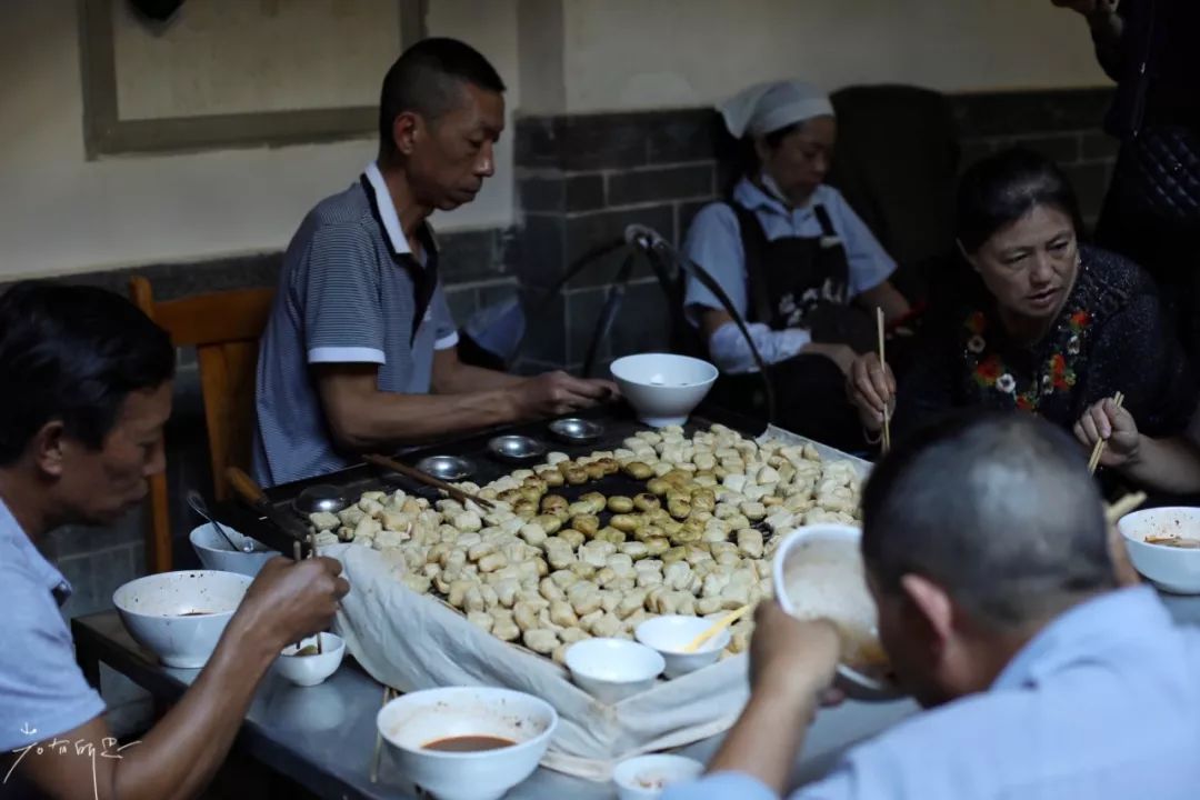 离昆明不到2小时，一个大多数人不知道的云南古镇，超适合自由行