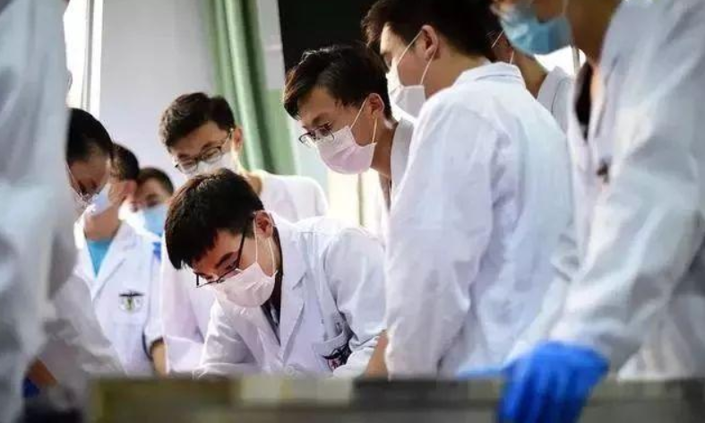 2021年“医学实力”高校排名，浙大跌出前5，北大仅排第3名