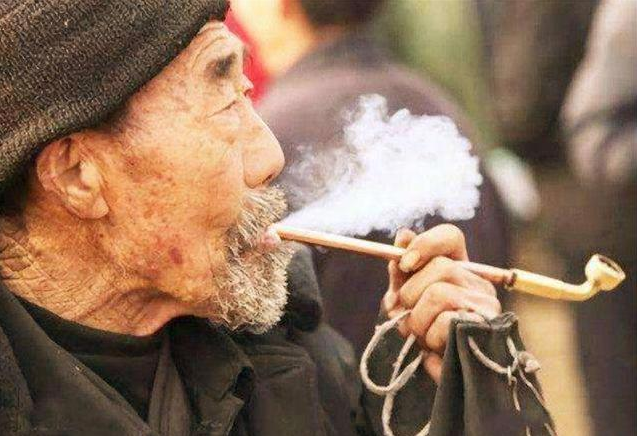 “爸，我丧假只有3天”，不孝子的一句话，让老父亲悲痛欲绝