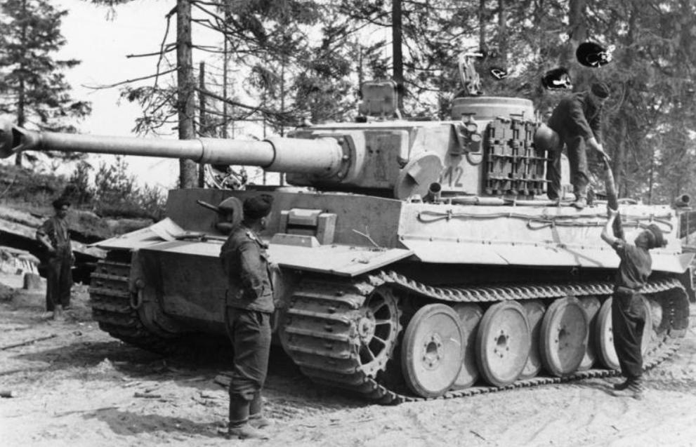 本为对抗德国虎豹而生，在战争里一炮未发，就惨被退役的彗星坦克