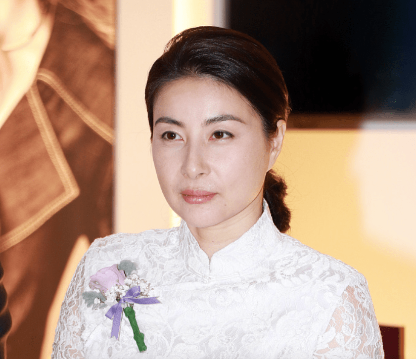 郭晶晶拿了几个奥运会冠军（退役多年再现奥运会，给裁判打分，郭晶晶为何依旧是顶流？）