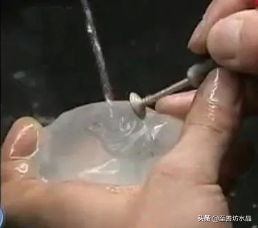 目睹水晶艺术品的诞生之路——水晶传统雕刻工艺详解