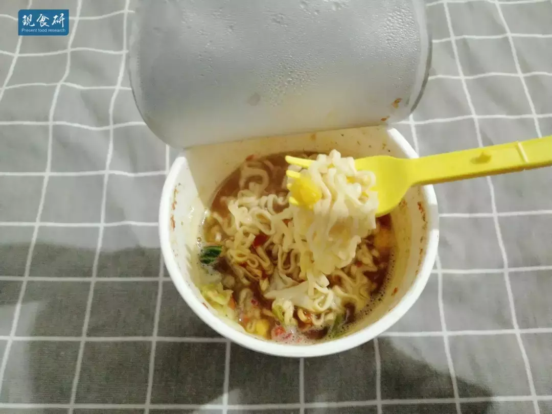 和味拉面辨别（和味拉面和普通方便面的区别有哪些）