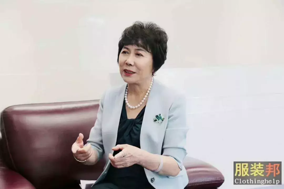 一家女装品牌的公司，IT部门有133个人，传统服装不再传统