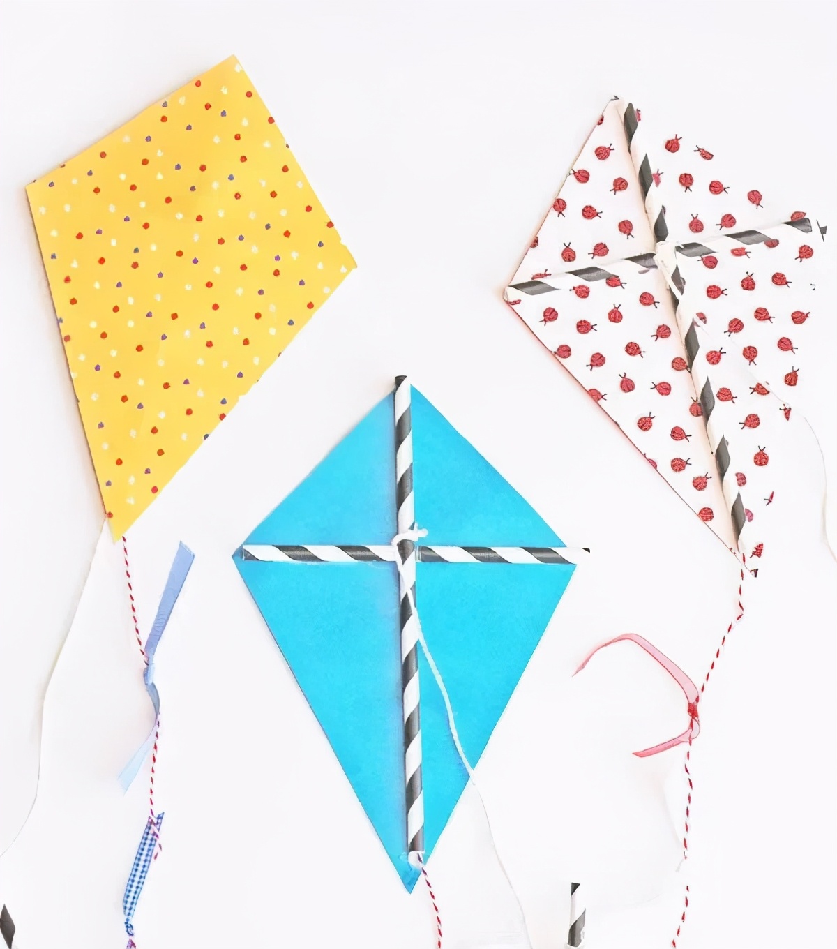 做成迷你小风筝玩起来还可以将它们裁一裁,贴一贴除了常见的用卡纸做