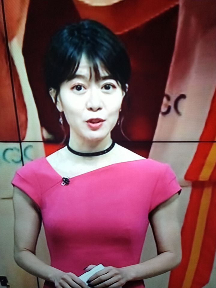 世界杯央视cctv5女主播(央视美女程雨涵口误6投9中,不但没被喷,还被赞