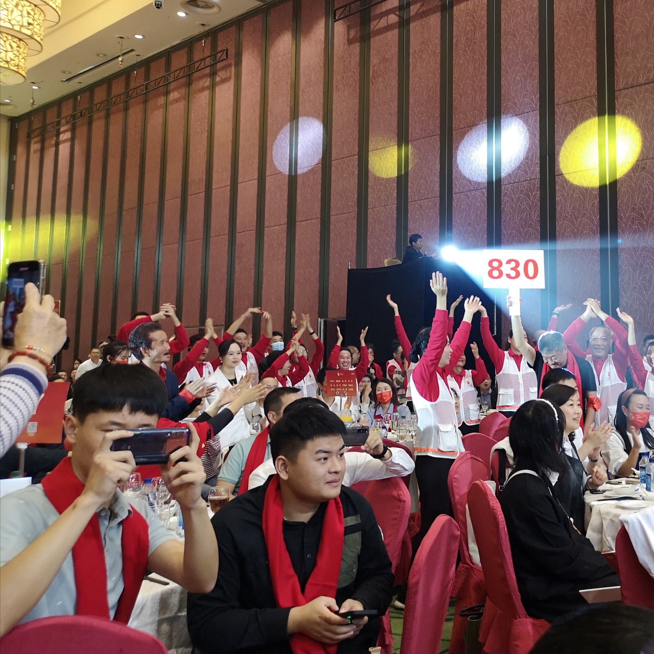 广东艺术家为慈善助力