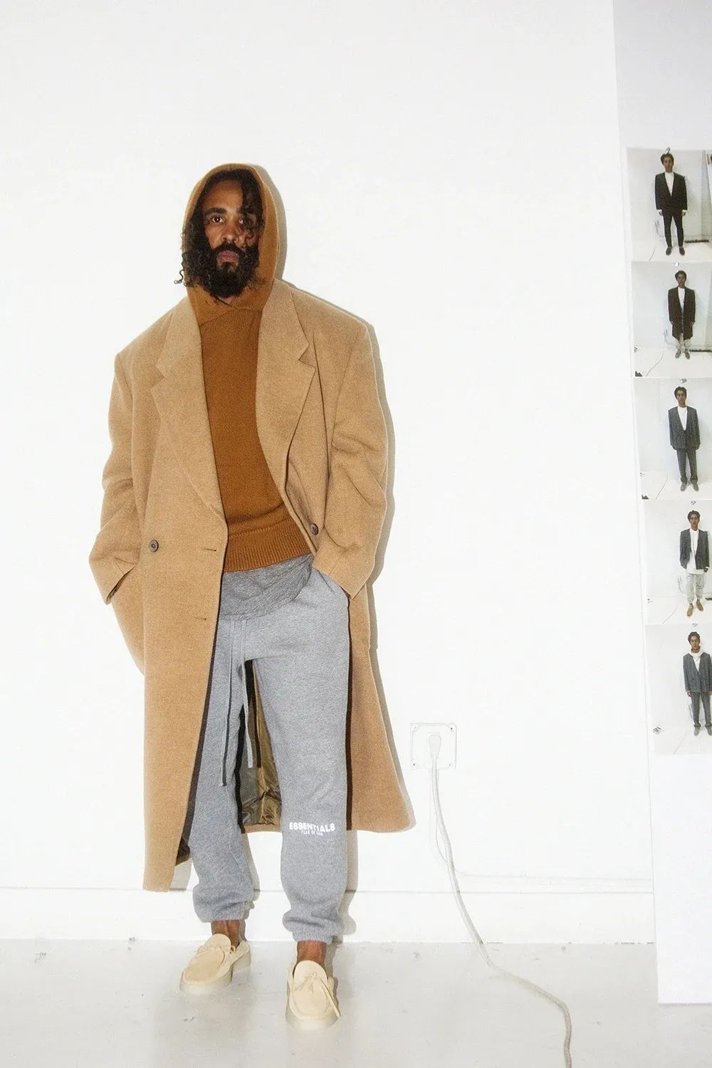 jerry lorenzo 通过运动单品的搭配修饰,也一样弱化其强硬感受,而变得