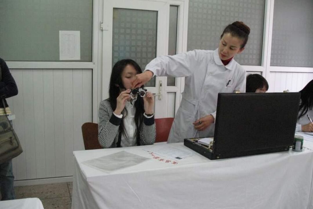 高考体检“翻车现场”，学生担心的事严重超纲，让人尴尬又好笑