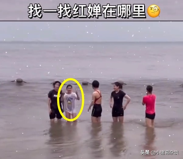 全红婵水中冲浪！比剪刀手摆pose，却被浪头打翻，疯狂摇头似跳水