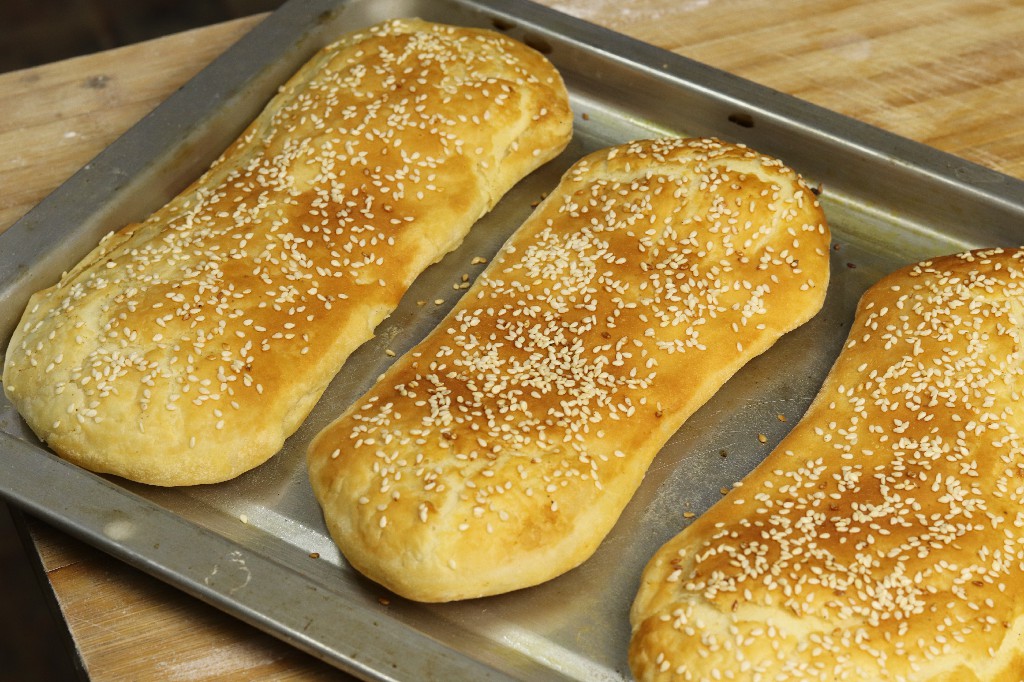 烧饼怎么做又香又脆(只需掌握好窍门个个焦香酥脆)