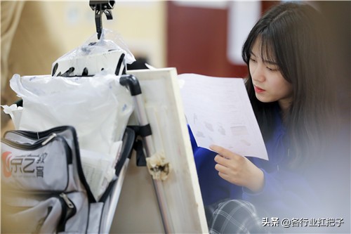 （全国）画室排行榜前五位分别是：北京北城壹佰、北京晨钟艺术、北京新意新象、北京凤凰艺海、北京水木源画室。