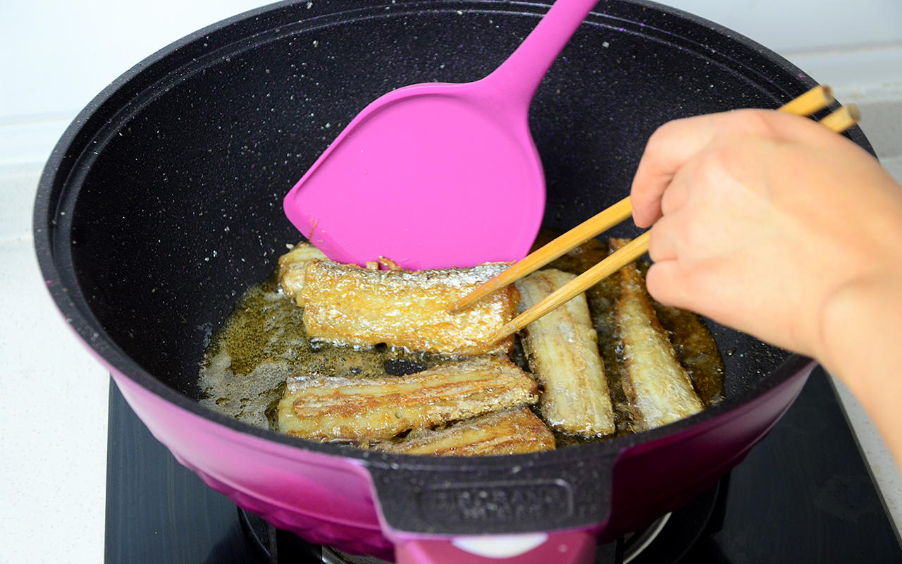 一锅8用的帝伯朗钛钻不粘锅，使用后什么感受？“爆赞！”