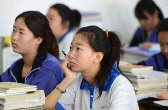 “努力学却学不好”的学科排名，英语仅排第二，榜首曾把人难哭