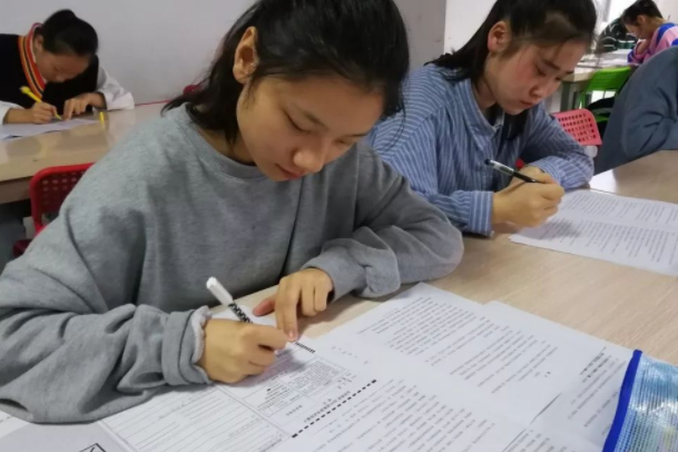 “文科生”和“理科生”的差距，差的不是一般大，真是现实又扎心