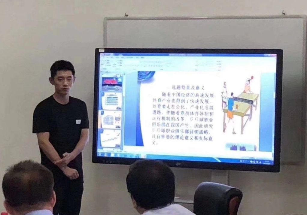 救命！学校里这些PPT也太老了吧？有没有大气点的？（送PPT文件）