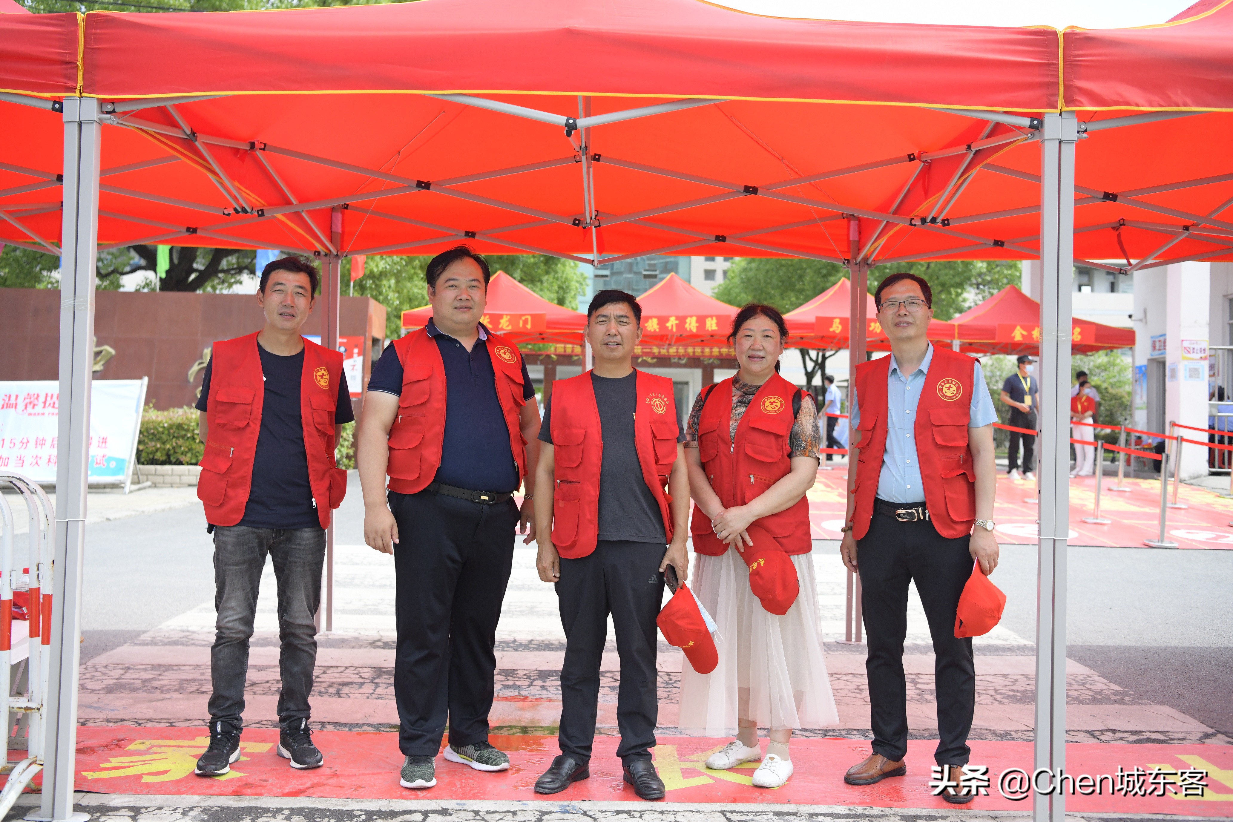 助力高考志愿服务｜肥东七个考点校周边那道亮红风景线