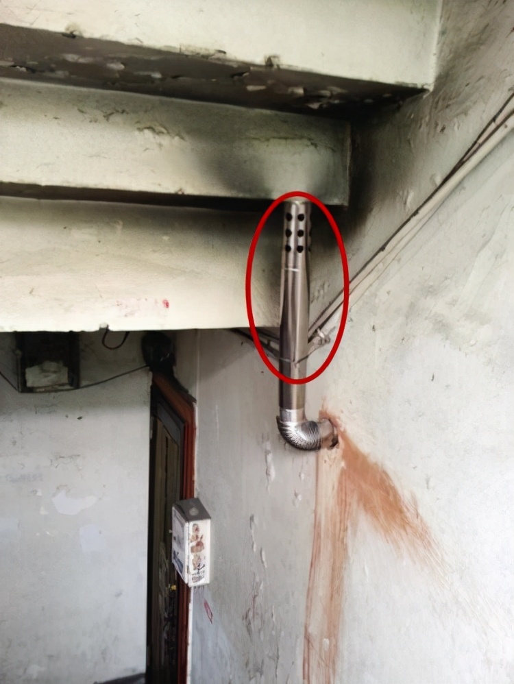 燃气热水器排烟管安装要求（燃气热水器排烟管安装要求需要走多少弯）-第3张图片