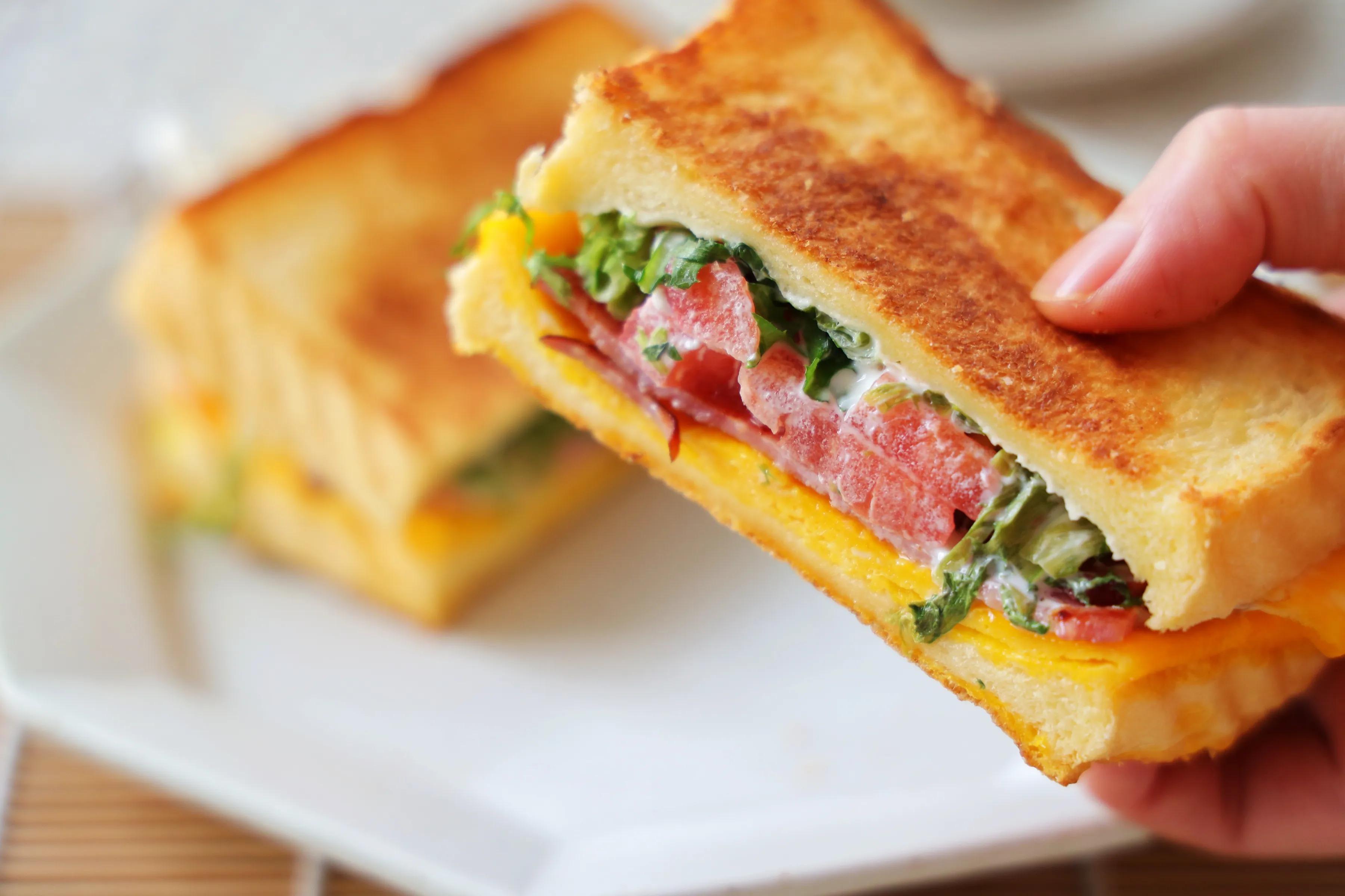 早餐不知道吃什么？那就来一片三明治吧！营养健康，关键很快手