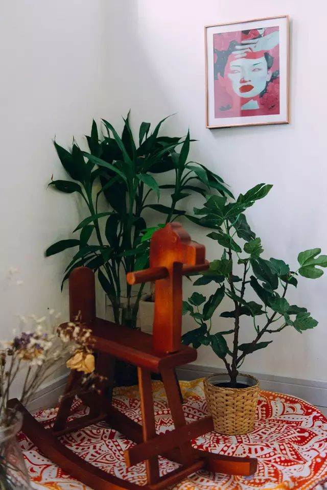 上海35㎡蜗居，爆改后惊艳变身一室一厅有花有草的小复式