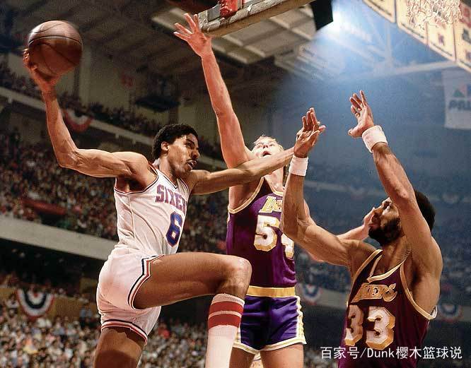 nba為什么不準吊框（扣籃還是不扣？NBA籃筐飛行進化論，50年前沒幾個人敢飛行）