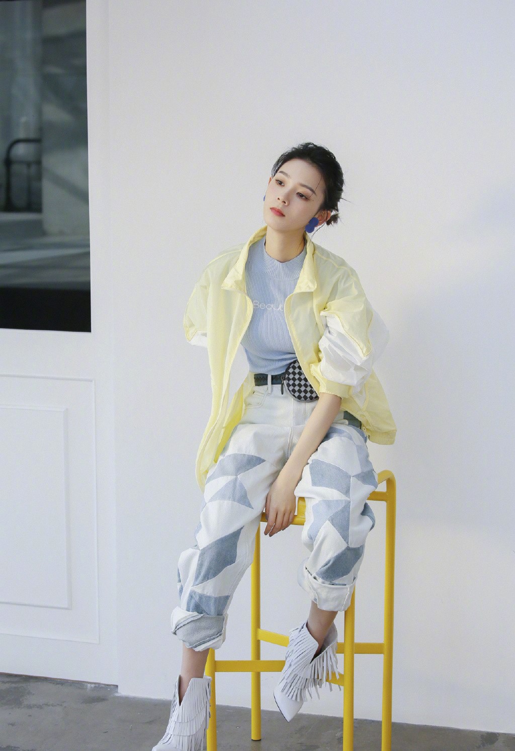 陈瑶电视剧致青春图片(剧版《致青春》她演女一号郑薇,今穿v领长裙背