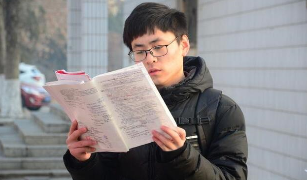 二本生扎堆考研，初试通过却在复试中屡遭淘汰，导师道出实情