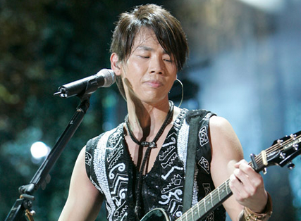 姓陶的名人(教父陶喆的绚烂情史,在14个绯闻女友后,他点燃了自己埋的