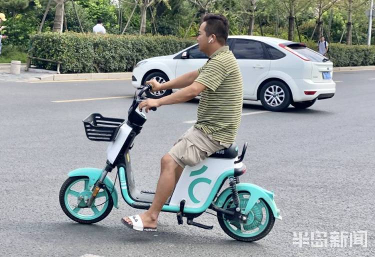 半岛独家丨太壮观！数千辆共享电动自行车藏身立交桥下！网友发问：危险不？车牌呢？