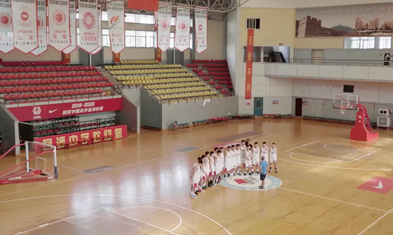 回浦中学篮球队10号(称霸南方的小城高中球队，屡败于名校清华附中，教练：可以接受)