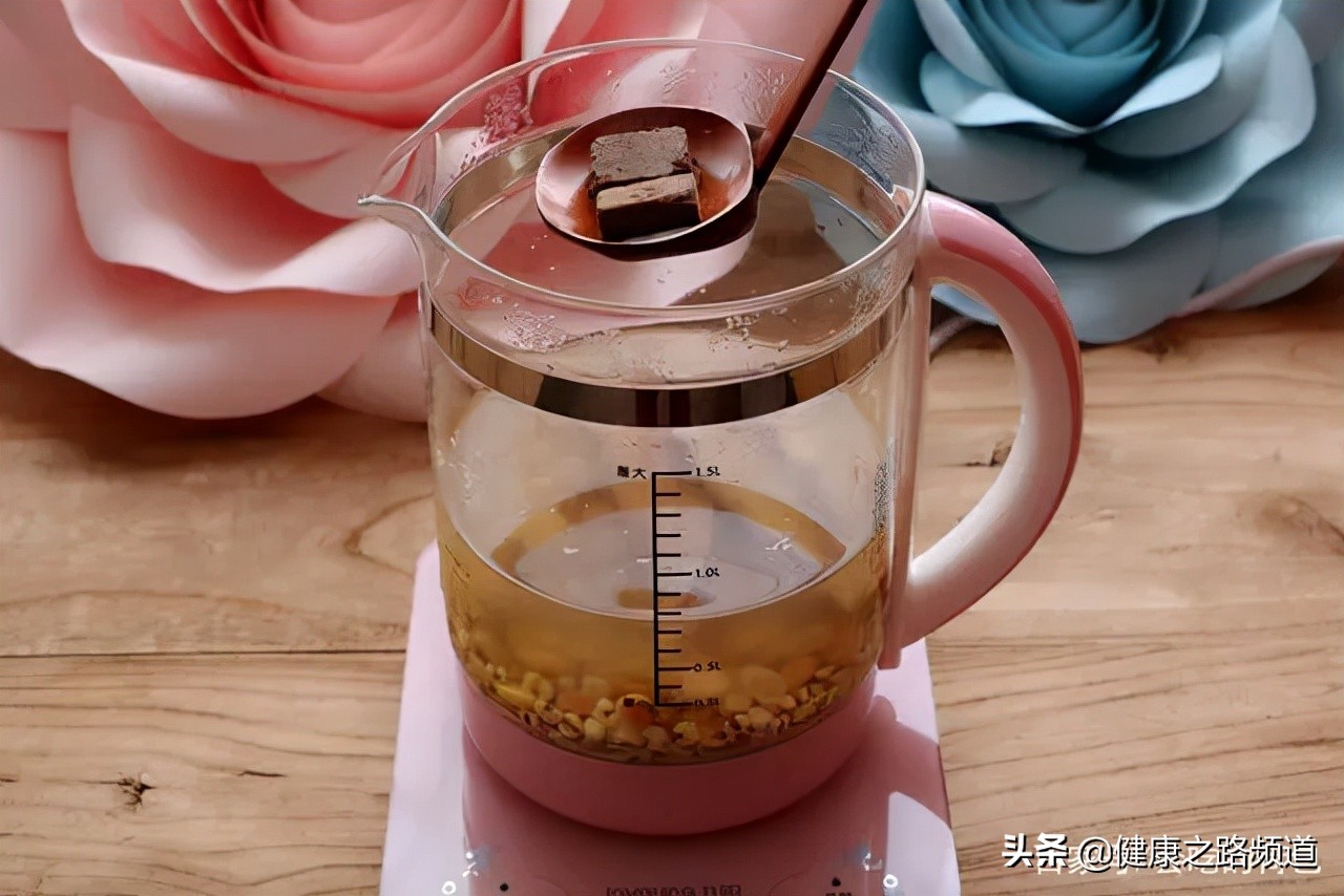 脾胃虚弱的人，湿气也很重，把5种食材煮一煮，脾胃慢慢好起来