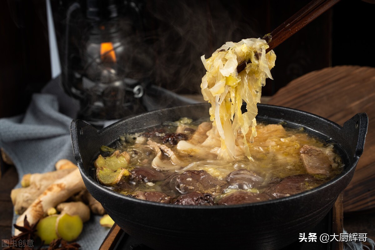 入冬后，东北人喜欢吃这菜，分享酸菜的4种腌制方法，一看就会