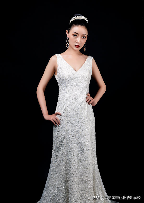 晚礼发型图片简单大气尊贵高雅的晚礼造型