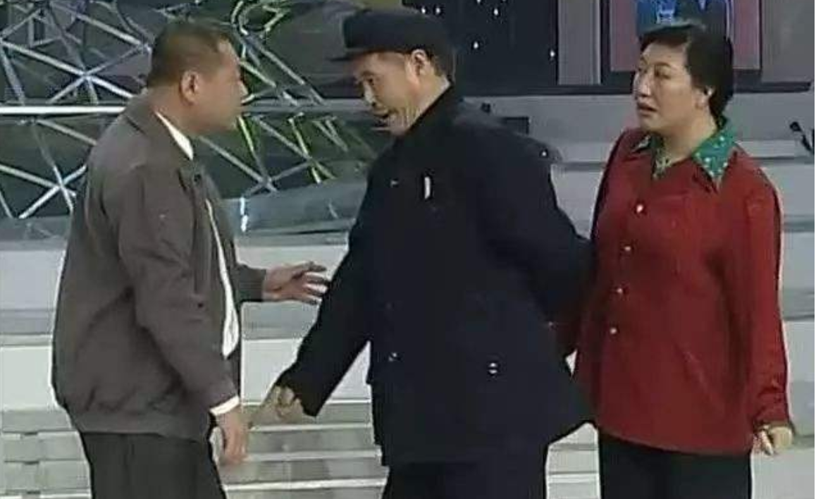 《卖拐》被砍4分钟见证兄弟情，潘长江却说与赵本山合作很可怕？