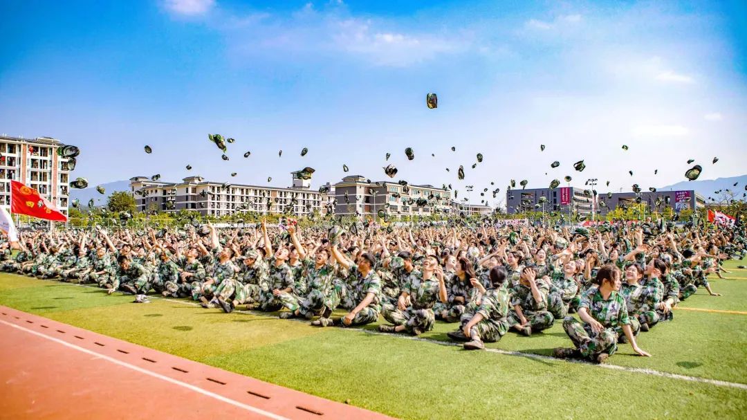 广东这所大学有广州、清远两校区。虽然是民办，但是环境超美