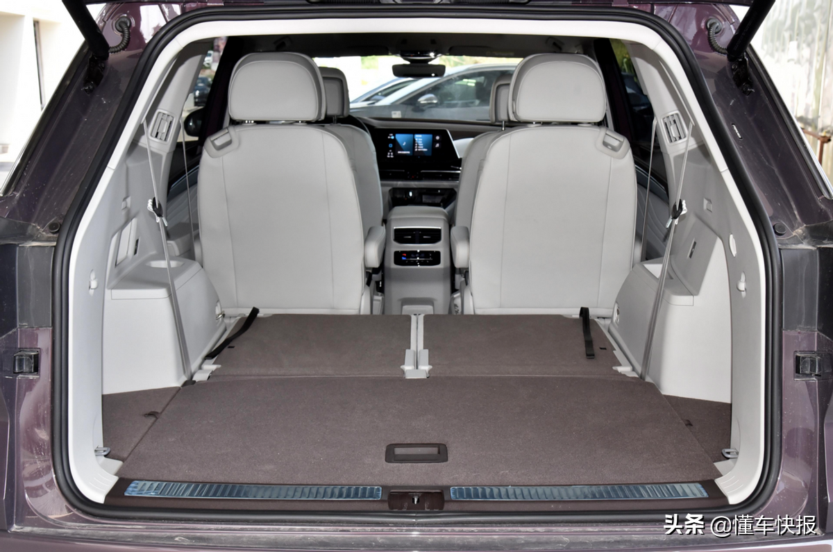 尺寸够大、配置具备豪华感，到店探访大众全新SUV揽境