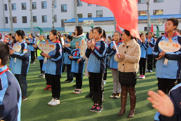 cba啦啦队王浩然(长治市屯留区树人小学顺利举行2019年秋季田径运动会)